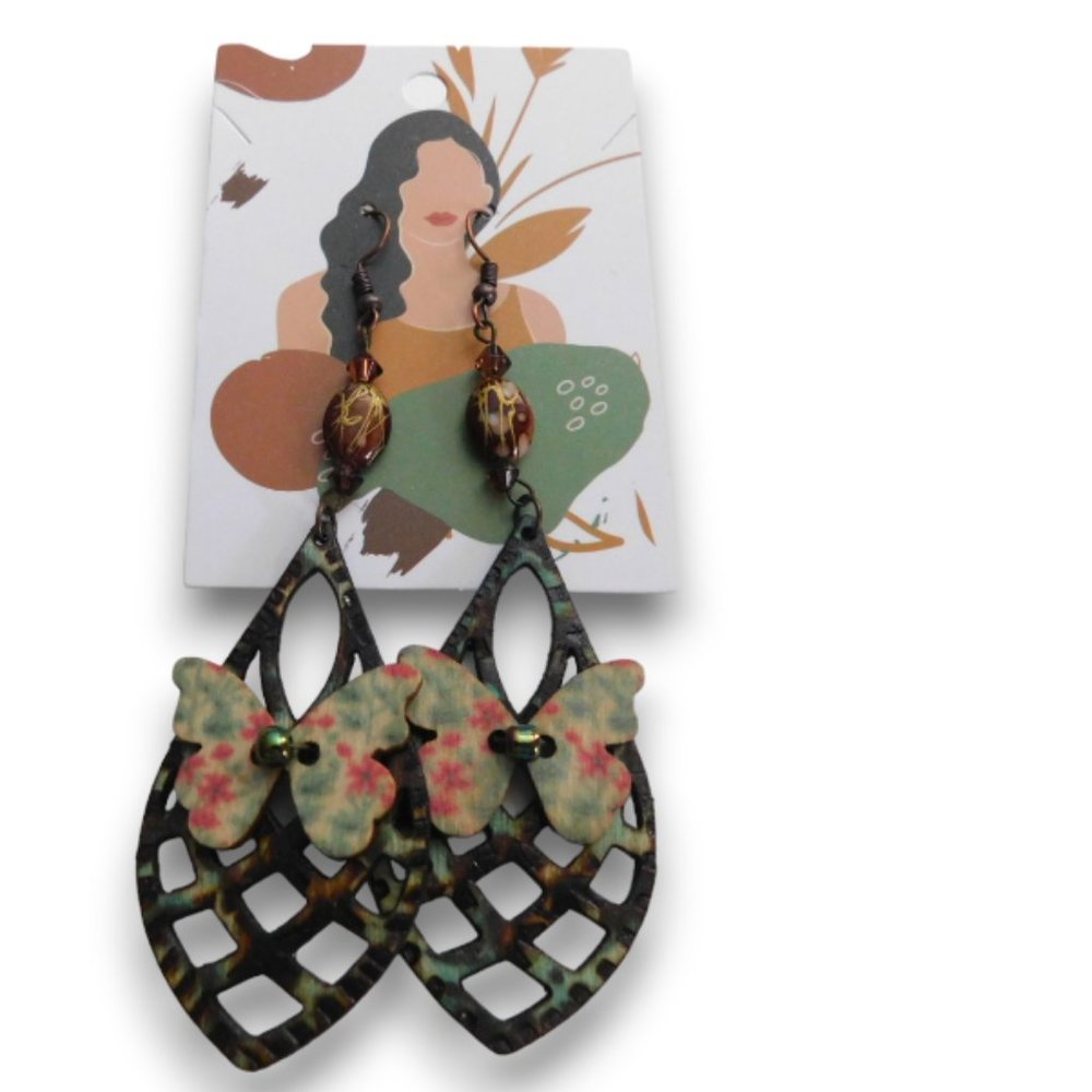 Boucles d'oreilles collection papillonette pendantes en bois , earring papillonn